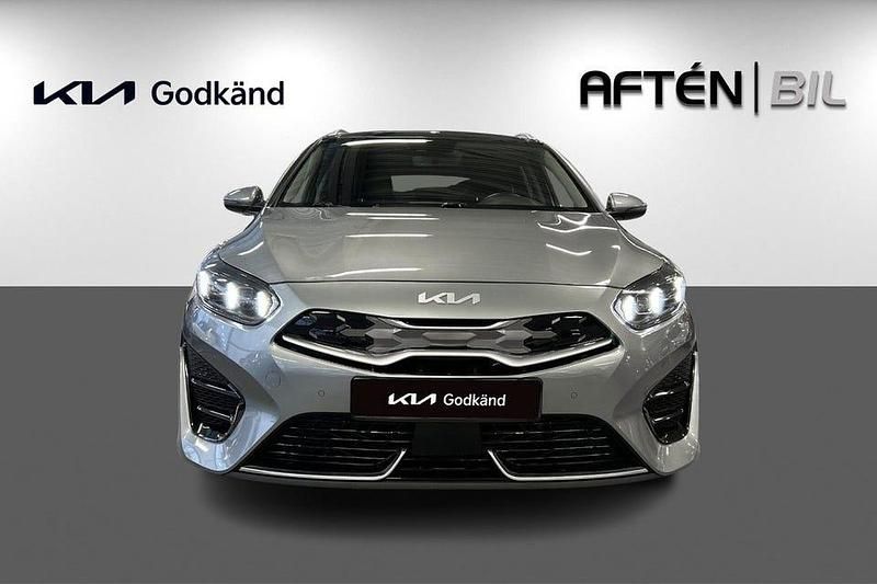 Begagnad Kia Ceed Advance 141 HK (103 kW) 2023 Grå Halvkombi