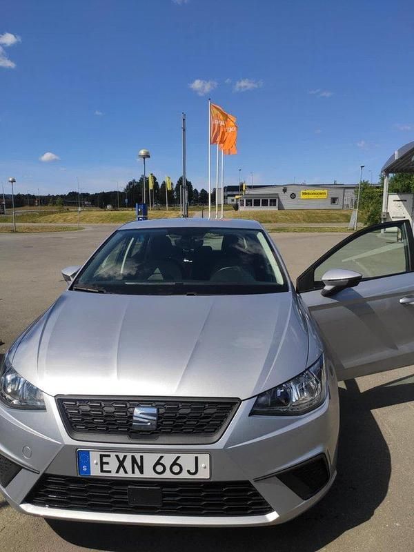 Begagnad Seat Ibiza Comfort 96 HK (70 kW) 2021 Silver Halvkombi