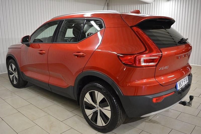Begagnad Volvo XC40 Momentum 150 HK (110 kW) 2020 Röd SUV