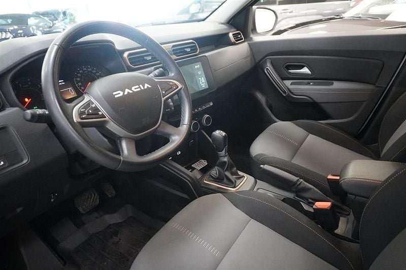 Begagnad Dacia Duster 150 HK (110 kW) 2023 Vit SUV