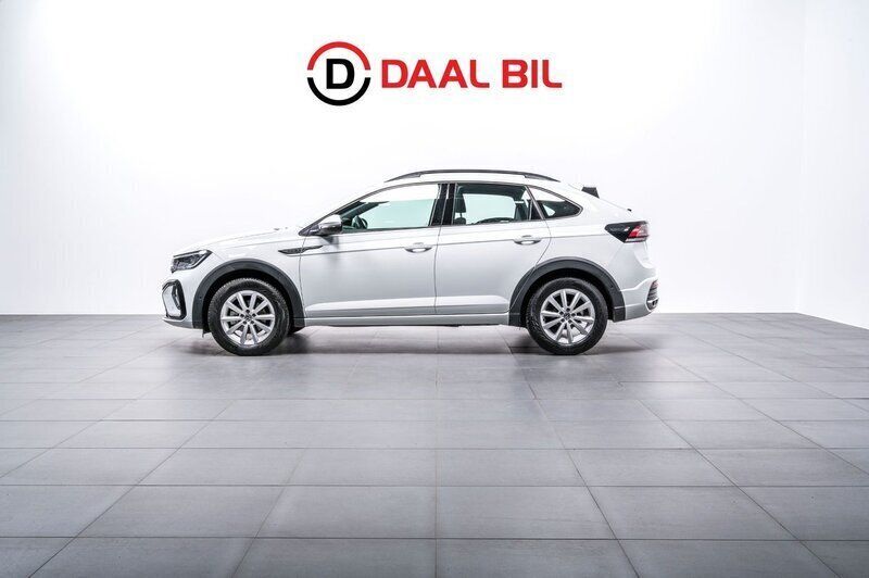 Vit Begagnad 2024 VW Taigo R-line SUV | 269 700 kr (Marknadspris) - Bild 1/4