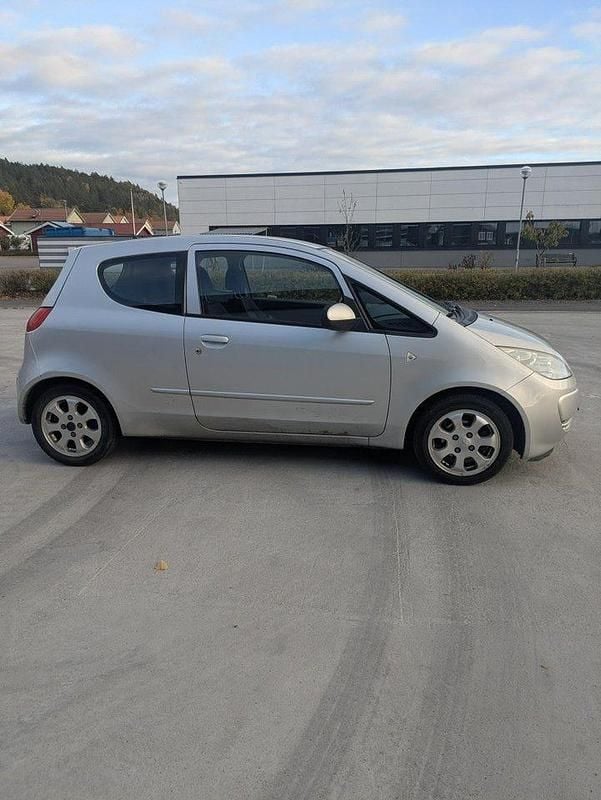 Begagnad Mitsubishi Colt 95 HK (69 kW) 2006 Silver Halvkombi