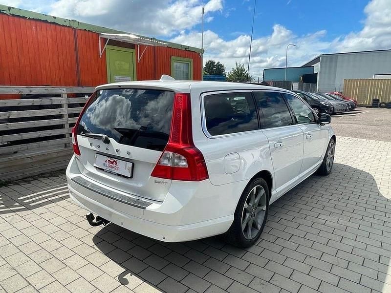 Begagnad Volvo V70 Summum 200 HK (147 kW) 2009 Vit Kombi