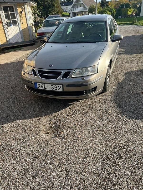 Ljusgrå Begagnad 2006 Saab 9-3 Vector Kombi | 32 500 kr (Marknadspris) - Bild 1/4