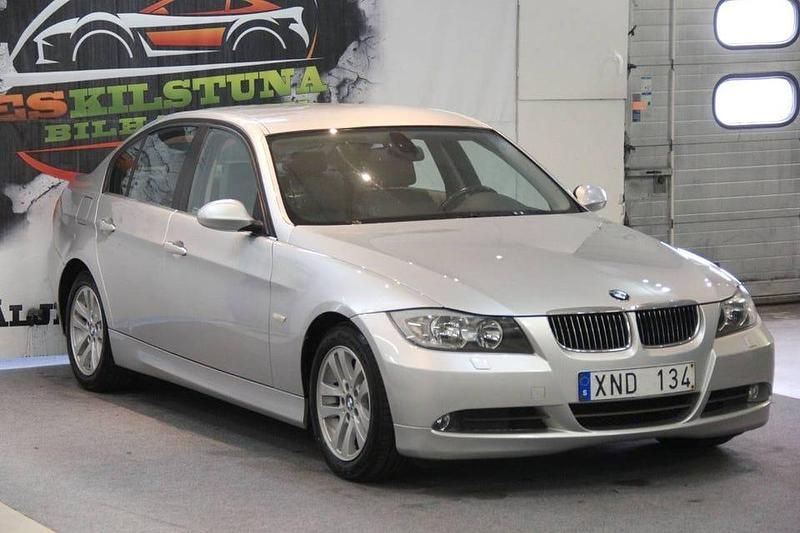 Begagnad BMW 325 Advantage 218 HK (160 kW) 2006 Ljusgrå Sedan