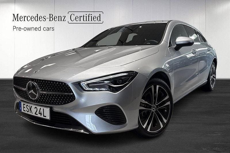 Silver Begagnad 2024 Mercedes CLA250e Shooting Brake Progressive Kombi | 369 000 kr (Superpris) - Bild 1/4
