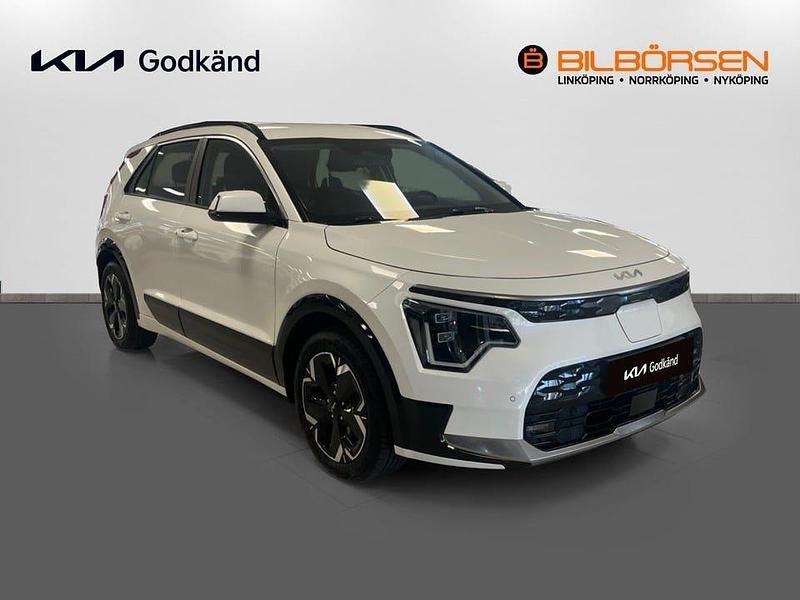 Begagnad Kia e-Niro 150 kW (204 HK) 2023 /swp/ snow white pearl SUV