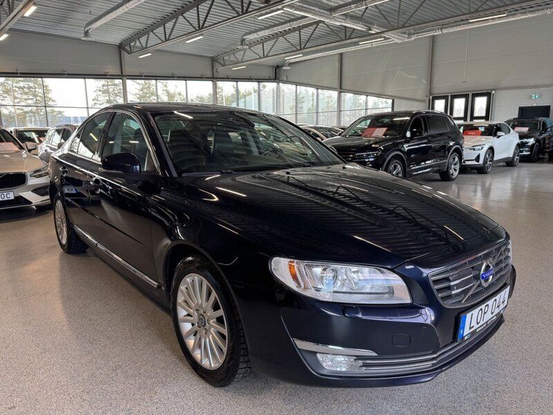 Mörkblå Begagnad 2014 Volvo S80 Summum Sedan | 136 900 kr (Lite dyr) - Bild 1/4