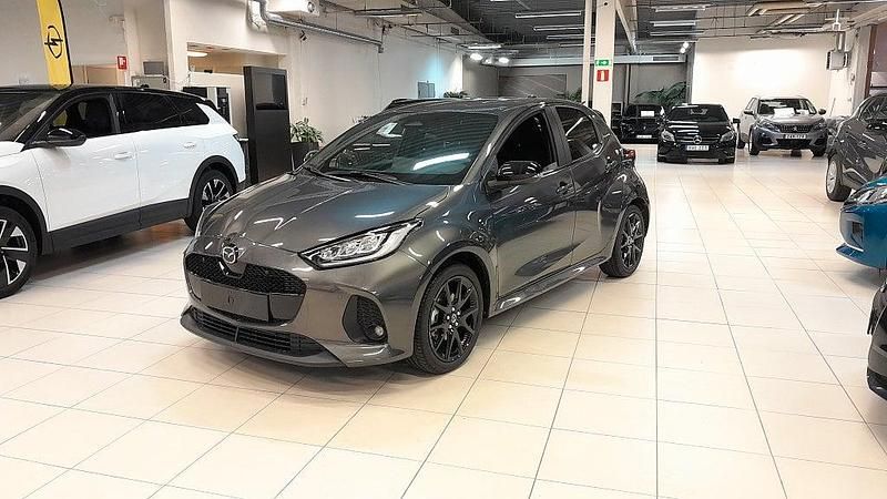 Grå Begagnad 2024 Mazda 2 Homura-Line Halvkombi | 297 400 kr - Bild 1/4