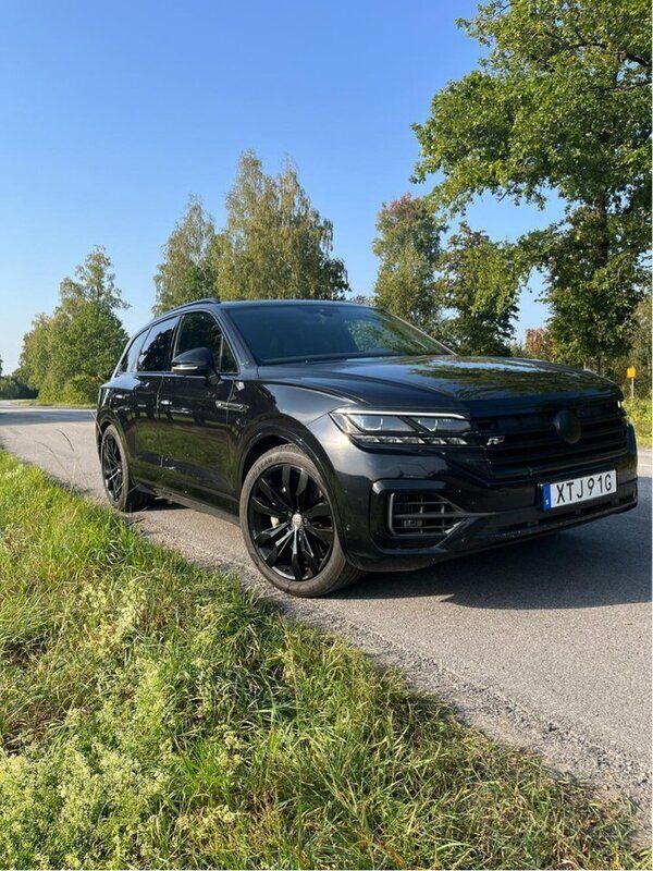 Svart Begagnad 2020 VW Touareg SUV | 549 000 kr (Marknadspris) - Bild 1/4