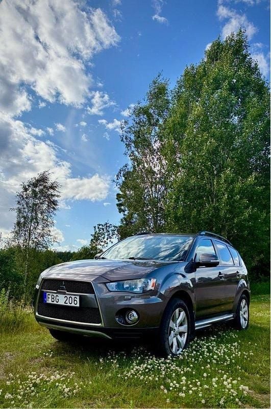 Brun Begagnad 2012 Mitsubishi Outlander Comfort Edition SUV | 67 000 kr (Bra pris) - Bild 1/4