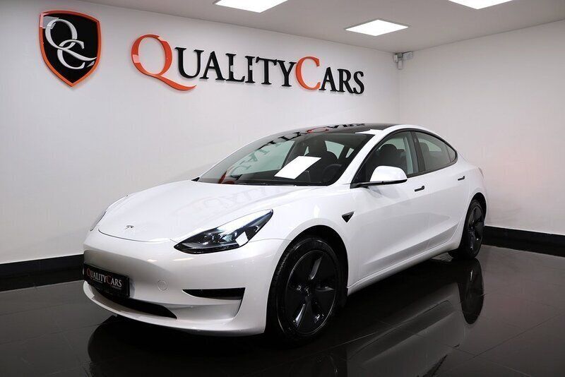 Vit Begagnad 2023 Tesla Model 3 Standard Range Sedan | 379 000 kr (Marknadspris) - Bild 1/4