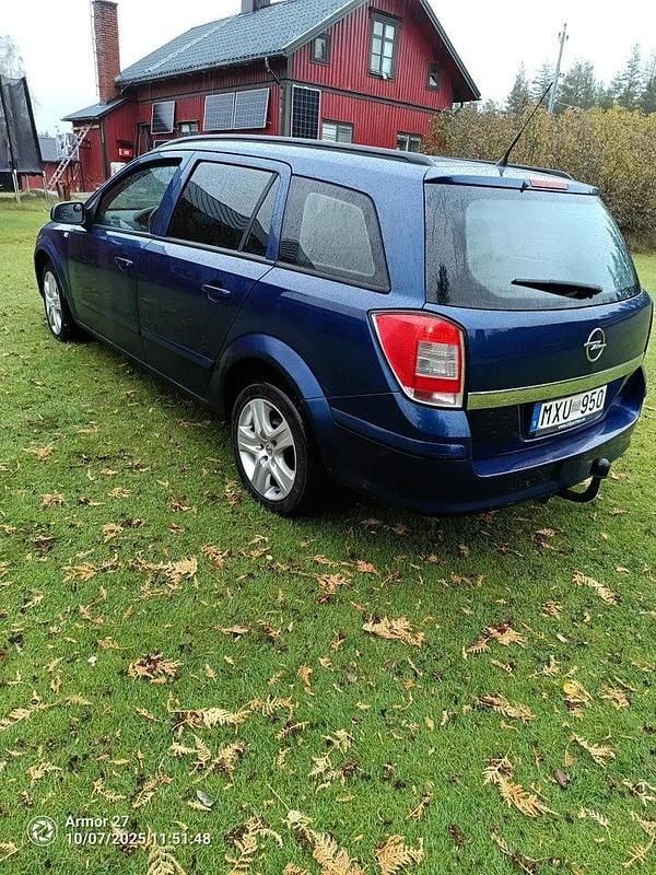 Blå Begagnad 2007 Opel Astra Kombi | 13 000 kr (Marknadspris) - Bild 1/4