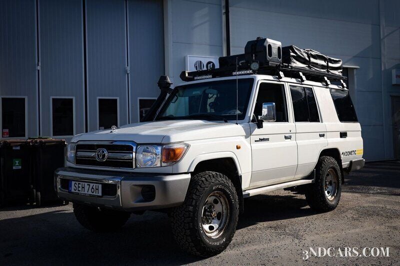 Vit Begagnad 2015 Toyota Land Cruiser SUV | 569 900 kr - Bild 1/4