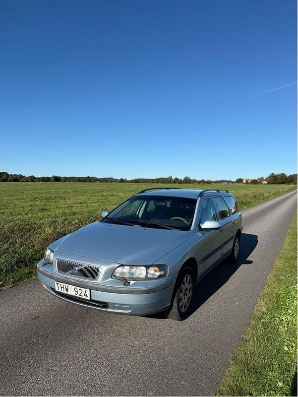 Blå Begagnad 2002 Volvo V70 Kombi | 10 000 kr (Bra pris) - Bild 1/4
