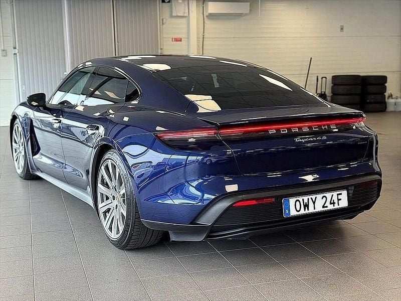 Begagnad Porsche Taycan 4S Chrono 364 kW (496 HK) 2021 Blå Sedan