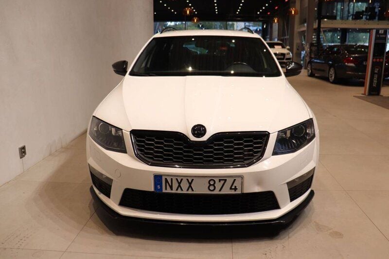 Vit Begagnad 2013 Skoda Octavia RS Kombi | 174 000 kr (Dyr) - Bild 1/4