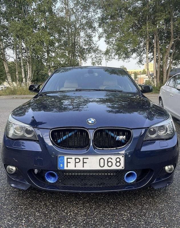 Blå Begagnad 2007 BMW 530 Sport Line Sedan | 130 000 kr (Dyr) - Bild 1/4