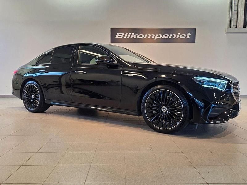 Svart Begagnad 2025 Mercedes E300 AMG Sedan | 719 900 kr (Dyr) - Bild 1/4