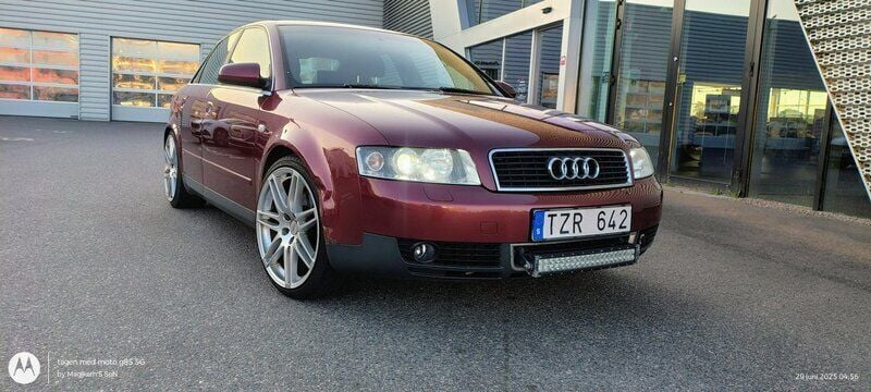 Röd Begagnad 2003 Audi A4 Comfort Sedan | 18 000 kr (Bra pris) - Bild 1/4