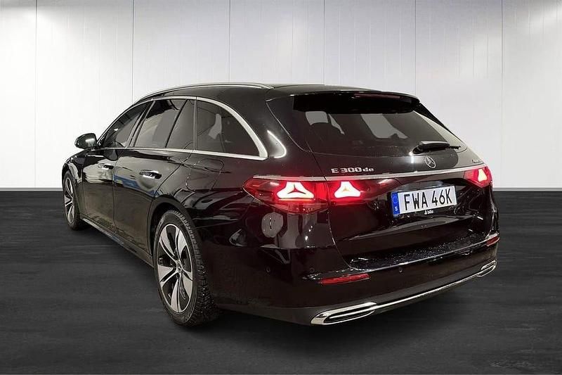 Begagnad Mercedes E300 317 HK (233 kW) 2024 Svart Kombi
