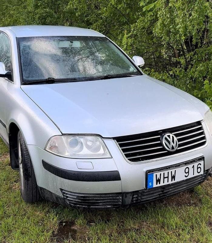 Silver Begagnad 2005 VW Passat Comfortline Sedan | 17 000 kr (Superpris) - Bild 1/4