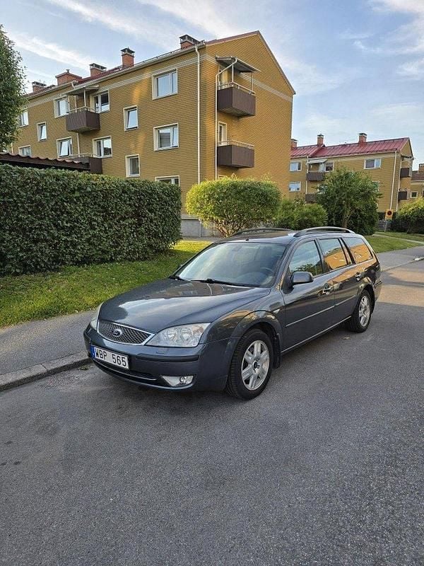 Grå Begagnad 2004 Ford Mondeo Kombi | 19 000 kr (Marknadspris) - Bild 1/3