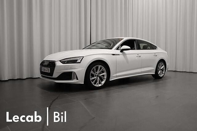 Ibisvit Begagnad 2021 Audi A5 Sportback Advanced Plus Halvkombi | 309 500 kr (Bra pris) - Bild 1/4