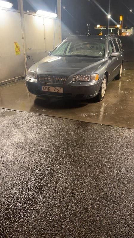 Begagnad 2006 Volvo V70 Kombi | 30 000 kr (Marknadspris) - Bild 1/4