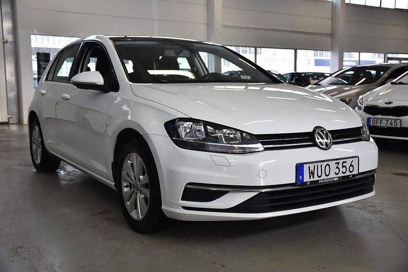 Begagnad VW Golf VII 110 HK (80 kW) 2017 Vit Halvkombi