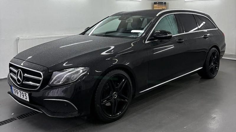 Svart Begagnad 2018 Mercedes E200 Avantgarde Kombi | 119 900 kr - Bild 1/4
