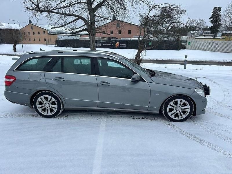 Begagnad Mercedes E220 Avantgarde 170 HK (125 kW) 2011 Silver
