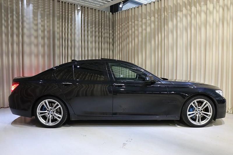 Begagnad BMW 730 M Sport 258 HK (189 kW) 2014 Svart Sedan
