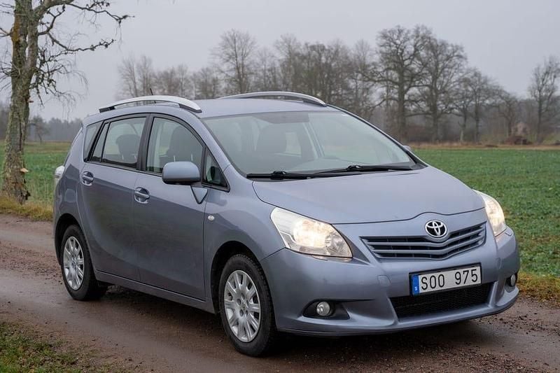 Begagnad 2010 Toyota Verso Minibuss | 59 000 kr (Marknadspris) - Bild 1/4