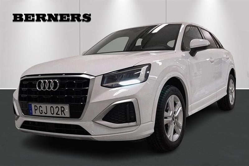 Vit Begagnad 2024 Audi Q2 Advanced Plus SUV | 299 900 kr (Lite dyr) - Bild 1/4