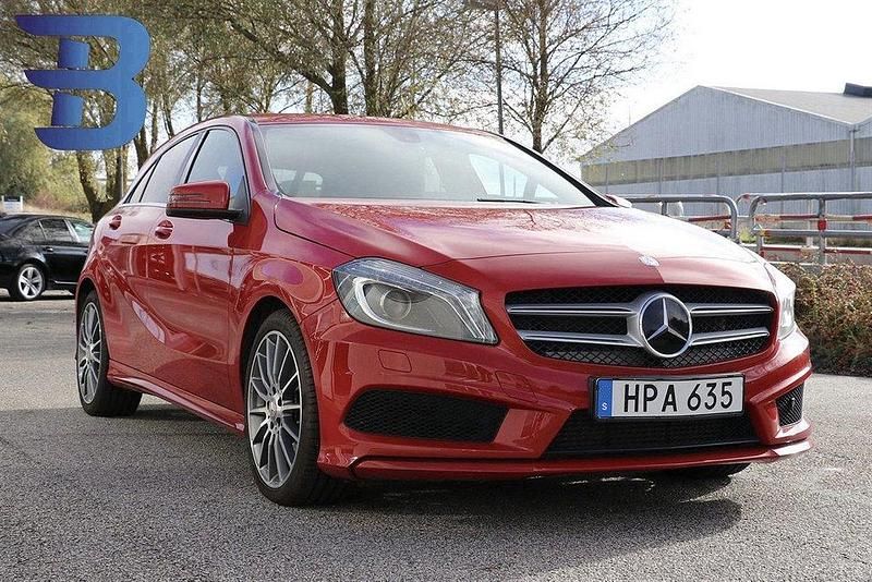 Röd Begagnad 2014 Mercedes A180 AMG Halvkombi | 184 900 kr (Marknadspris) - Bild 1/4