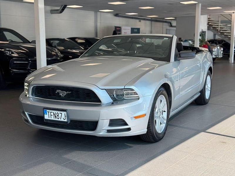 Begagnad Ford Mustang Convertible 309 HK (227 kW) 2014 Silver Cab