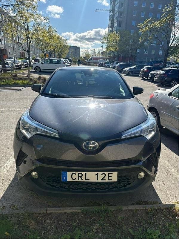 Grå Begagnad 2019 Toyota C-HR Edition SUV | 239 900 kr (Marknadspris) - Bild 1/4