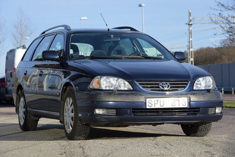 Såld Toyota Avensis 1.8 Kombi Drag., begagnad 2001, 22 700