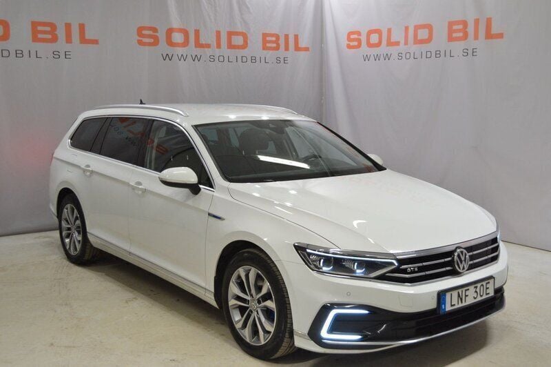 Vit Begagnad 2019 VW Passat GTE Kombi | 199 900 kr (Marknadspris) - Bild 1/4