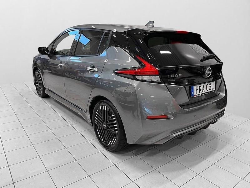 Begagnad Nissan Leaf N-Connecta 110 kW (150 HK) 2022 Grå (svart) Halvkombi
