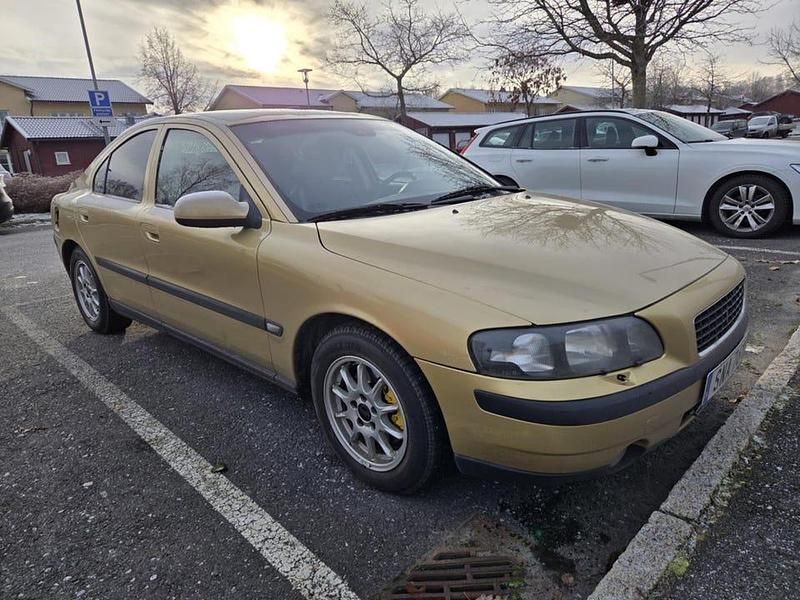 Begagnad 2001 Volvo S60 Sedan | 15 000 kr (Bra pris) - Bild 1/4