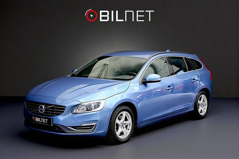 Blå Begagnad 2016 Volvo V60 Momentum Kombi | 119 900 kr - Bild 1/4