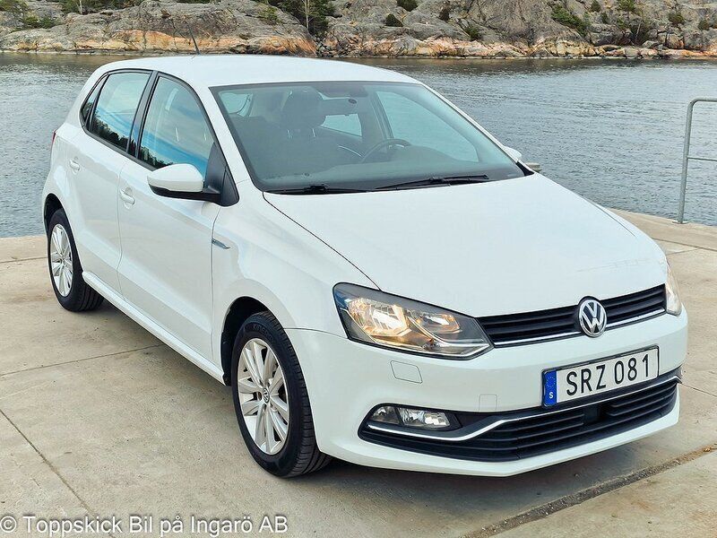 Vit Begagnad 2014 VW Polo Halvkombi | 79 900 kr (Marknadspris) - Bild 1/4