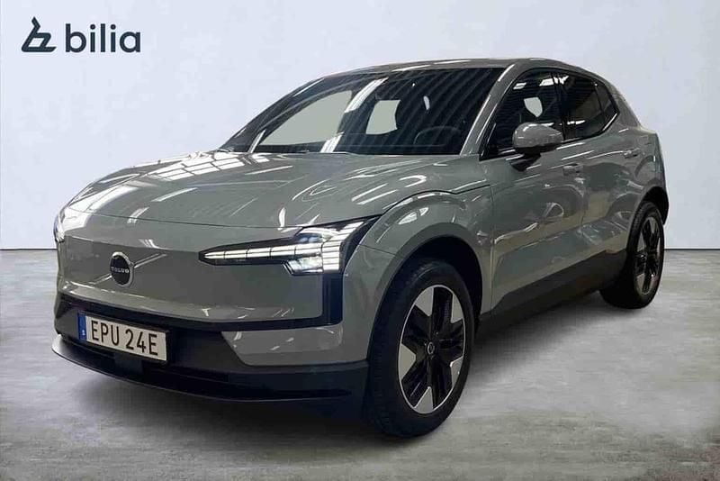 Grå Begagnad 2025 Volvo EX30 Single Motor Extended Range SUV | 378 000 kr (Marknadspris) - Bild 1/1