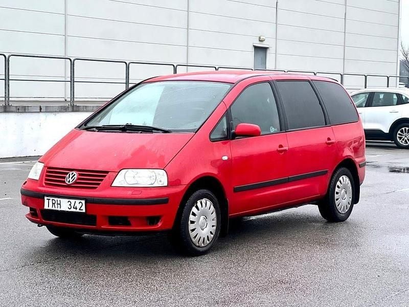Begagnad VW Sharan 150 HK (110 kW) 2003 Röd Minibuss