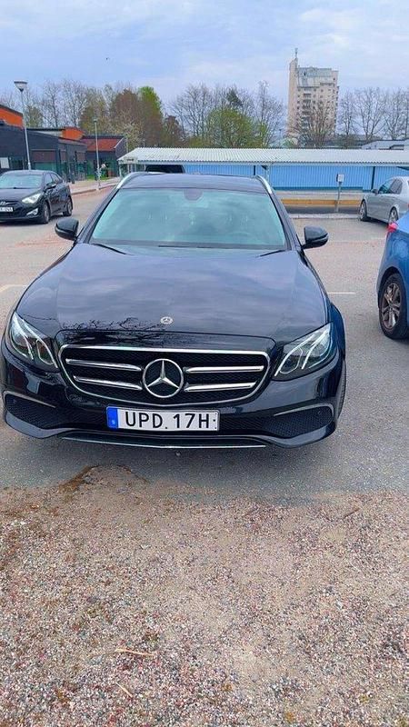 Svart Begagnad 2020 Mercedes E220 Avantgarde Kombi | 260 000 kr - Bild 1/4
