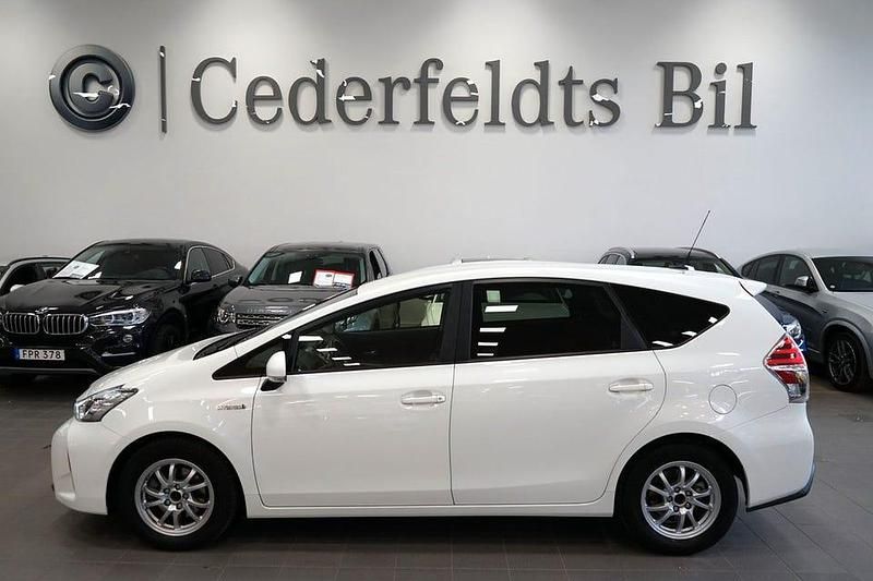 Vit Begagnad 2018 Toyota Prius+ Minibuss | 249 900 kr (Dyr) - Bild 1/4