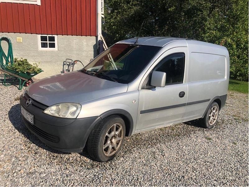 Grå Begagnad 2008 Opel Combo Minibuss | 27 500 kr (Marknadspris) - Bild 1/4