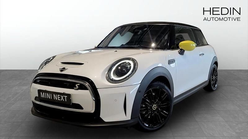 Vit (white) Begagnad 2023 Mini Cooper SE Halvkombi | 258 700 kr (Marknadspris) - Bild 1/4